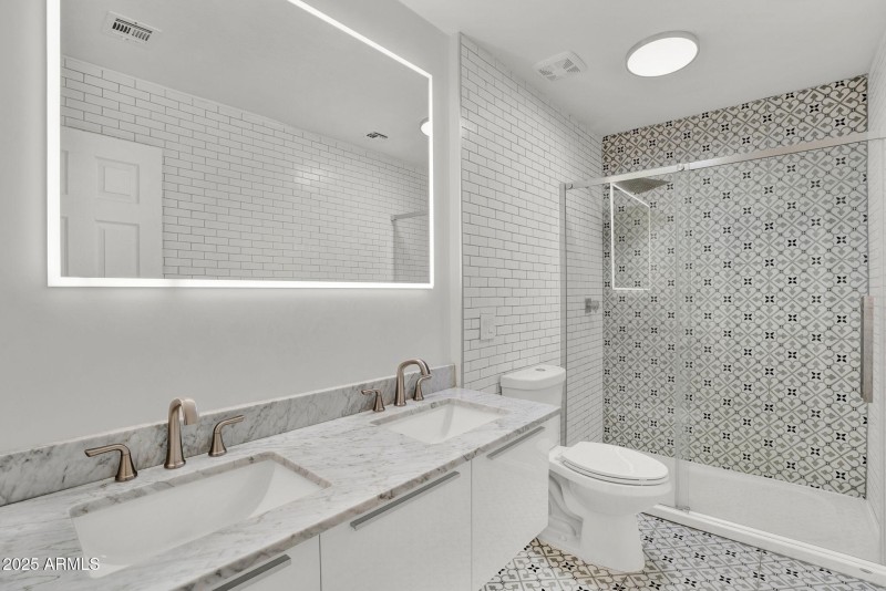 41-web-or-mls-8406 W Dahlia Dr -37