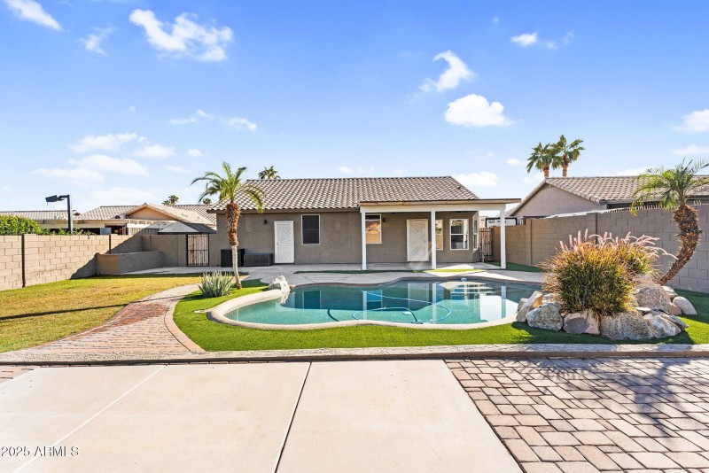 44-web-or-mls-8406 W Dahlia Dr -52