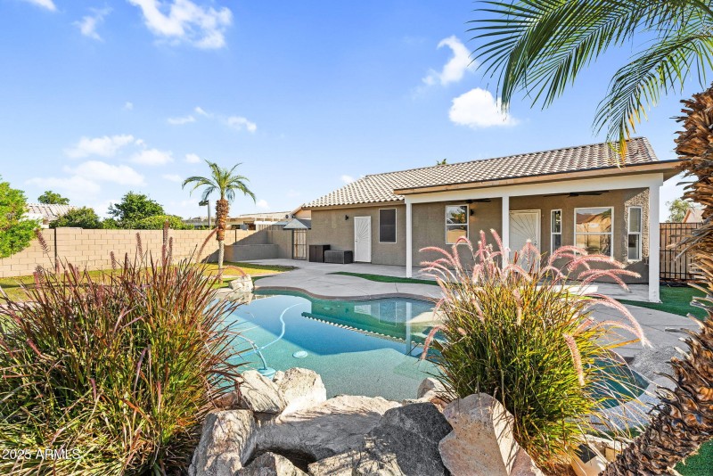 47-web-or-mls-8406 W Dahlia Dr -50