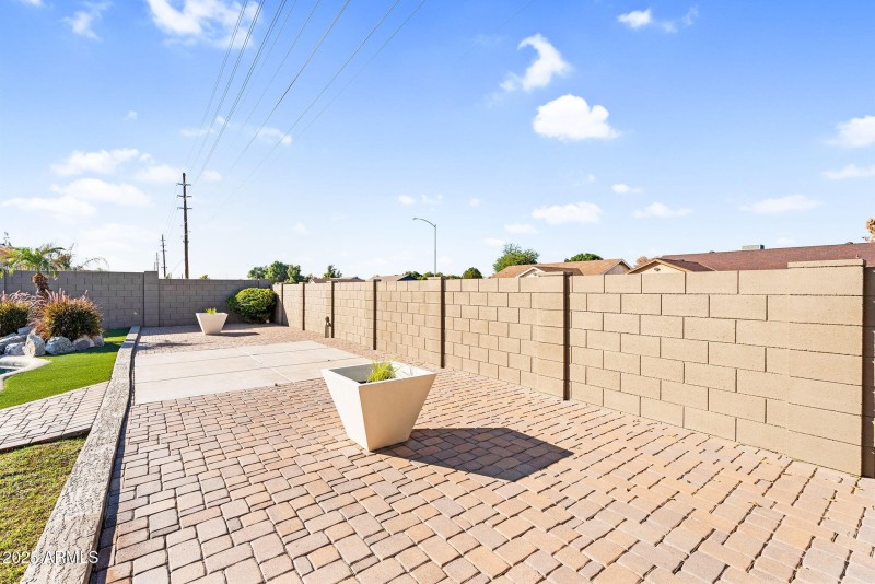 56-web-or-mls-8406 W Dahlia Dr -55