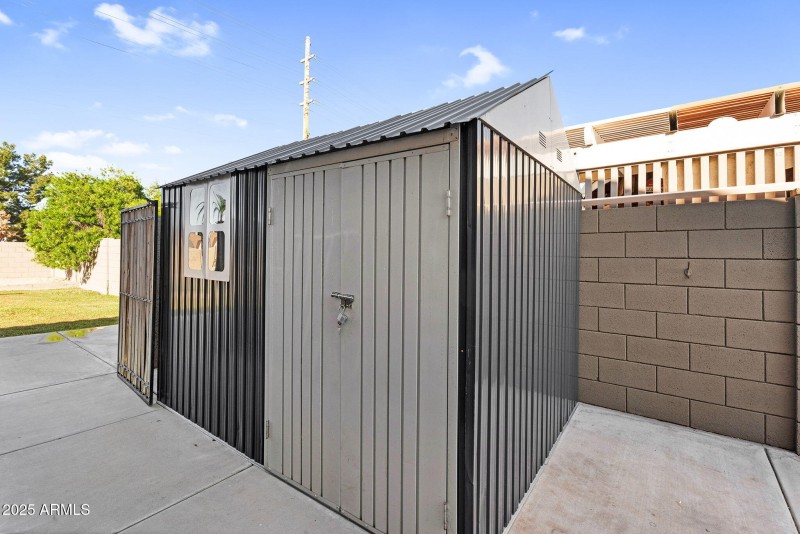 59-web-or-mls-8406 W Dahlia Dr -61