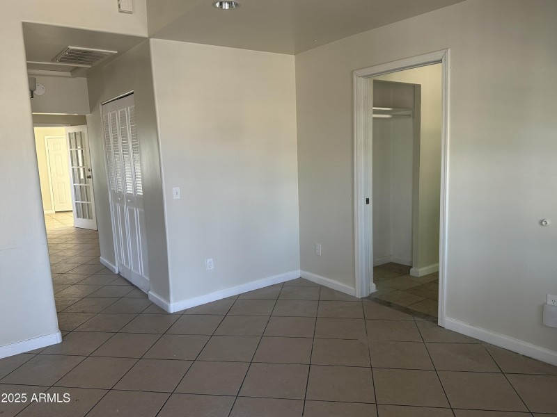 4b436f529dd949b6-photo