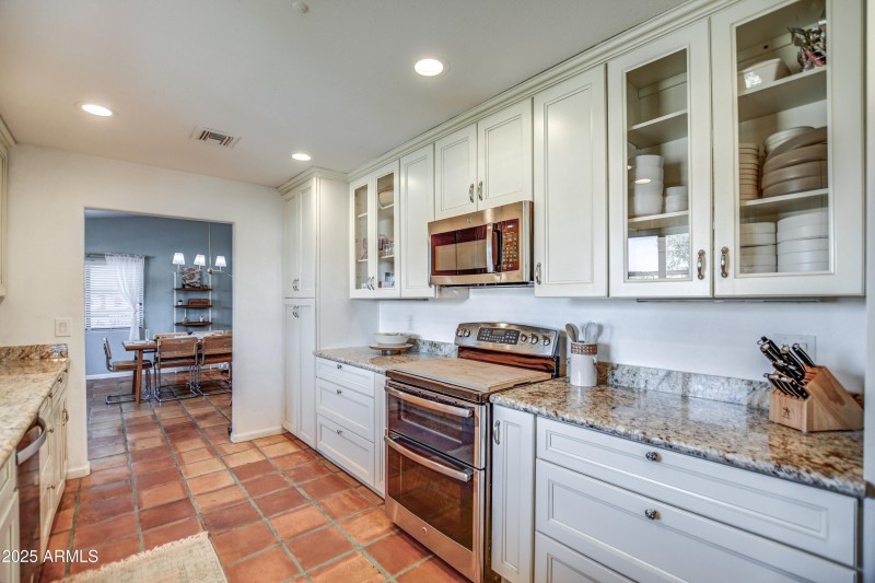 Electric Range w built-in Microwave