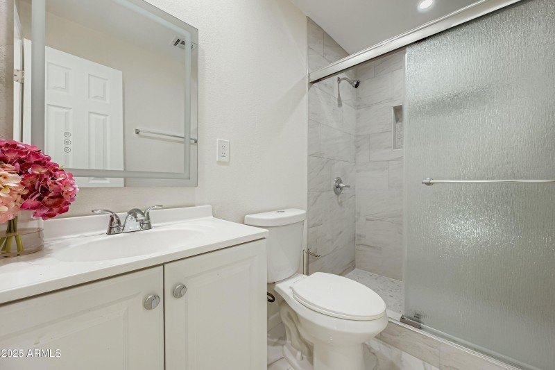 7601 N 40th Drive - MLS Sized - 028 - 39