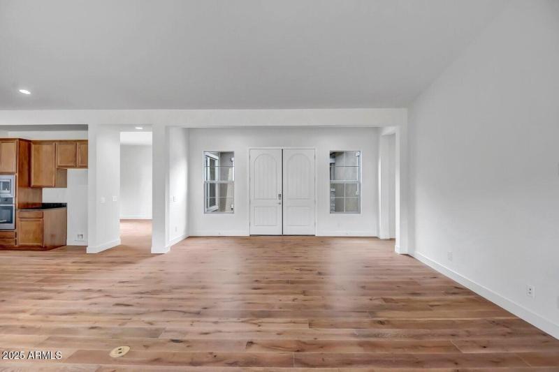 Elegance Lot 1272 (6)