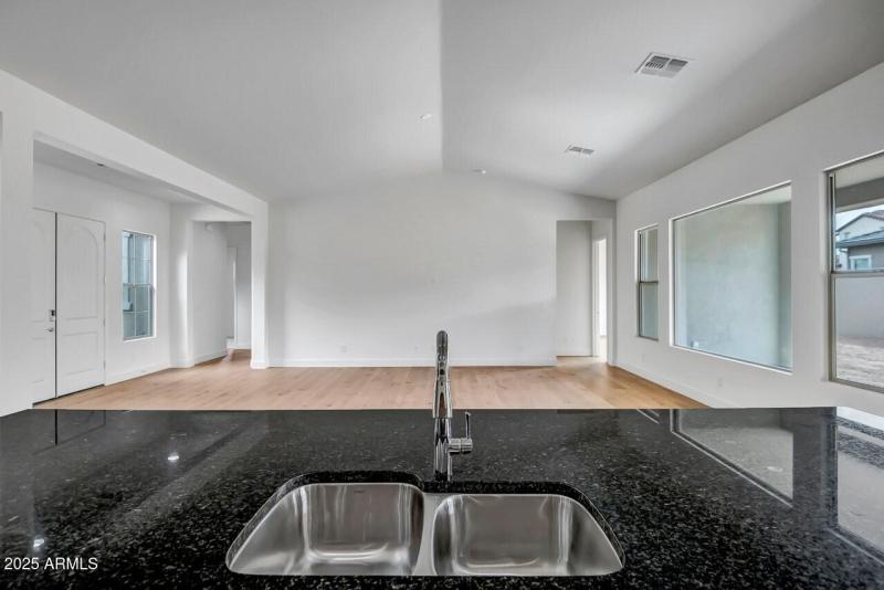 Elegance Lot 1272 (15)