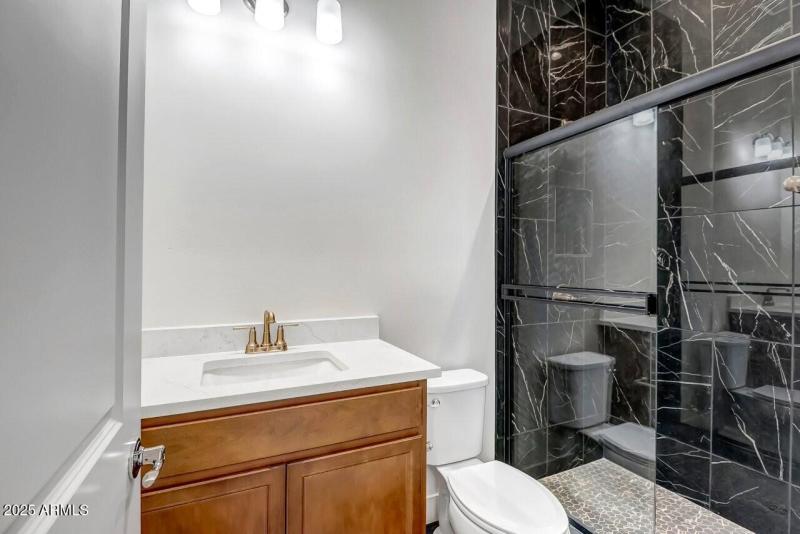 Elegance Lot 1272 (27)