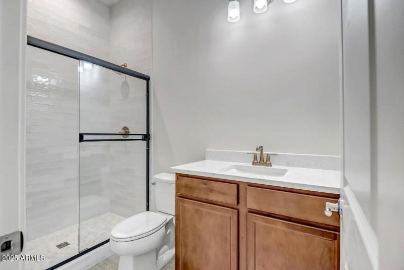 Elegance Lot 1272 (29)