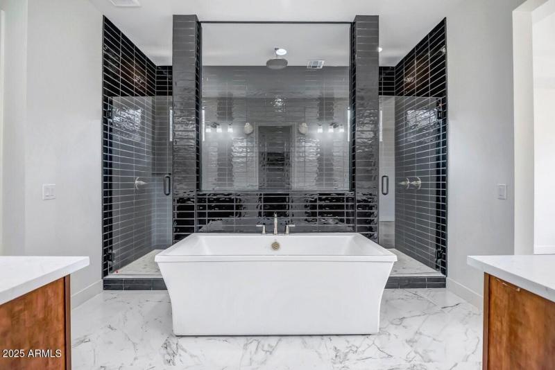 Elegance Lot 1272 (43)