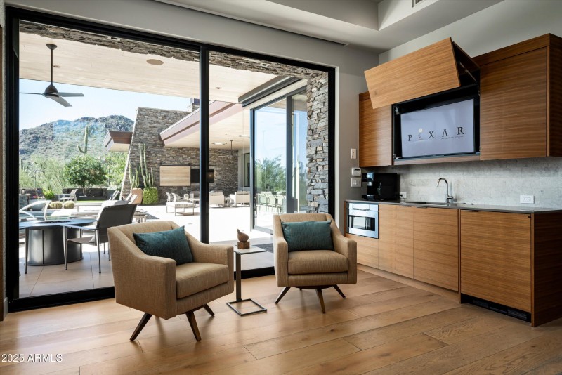 Junior primary suite sitting area