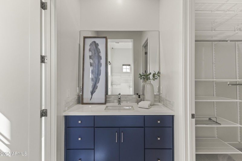 Bedroom 5 Ensuite Bath