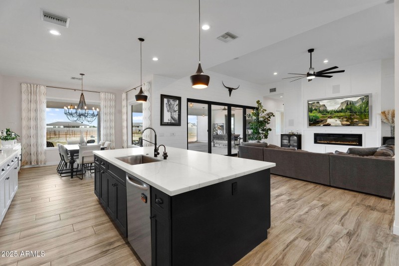 17-web-or-mls-4072 E Weston Ln -14