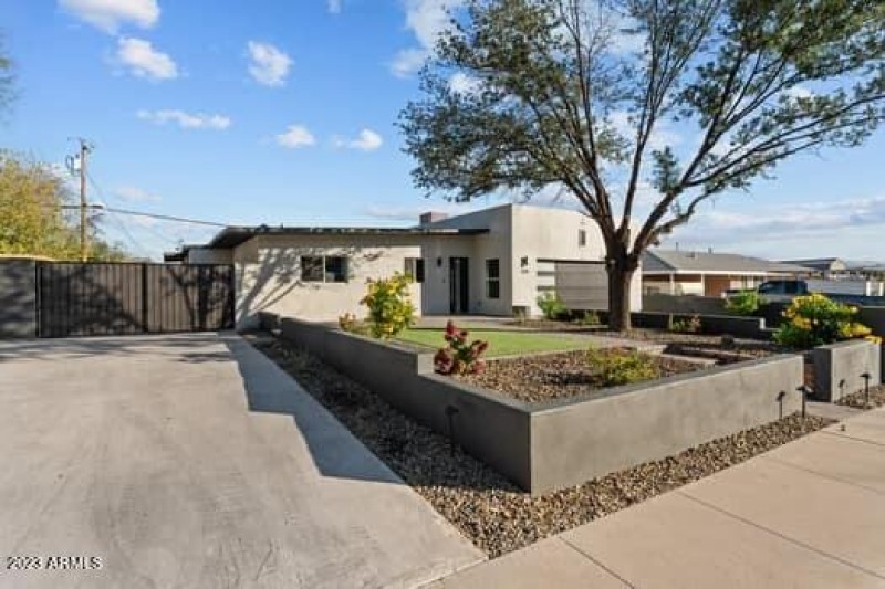 large-28beb563-e0ba-4943-ae67-68232d7f25