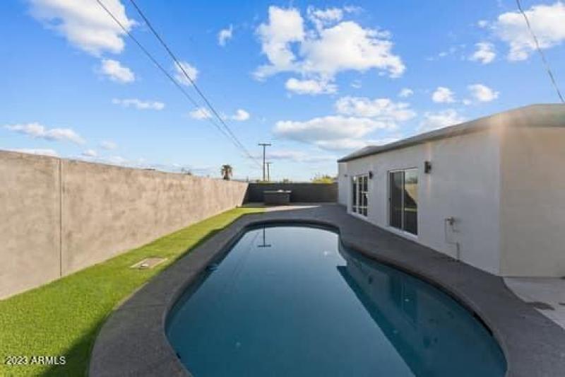 large-832e263c-048e-4a2a-9231-debcb883b7