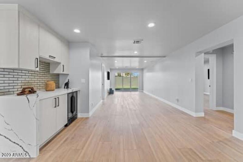 large-8a8a5c18-13f7-4b4d-99c6-e43805c7f6