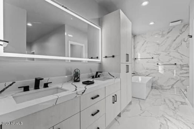 large-9a70fc09-9e9d-4c87-8cb0-7e961bcf5d