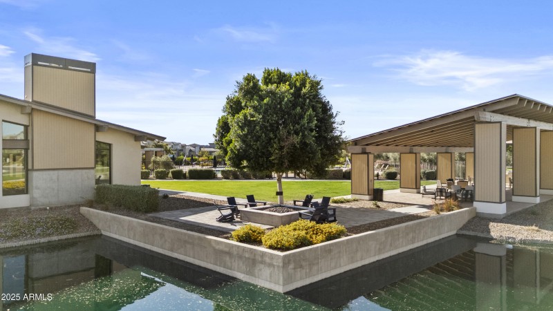 Lakeside Firepit & Lounge Area