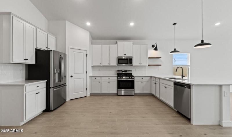 20250923212440738879000000-o