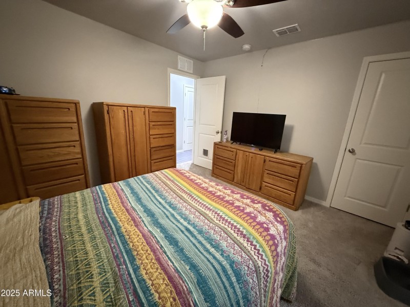 39 upstairs bedroom 3 with J&J bath