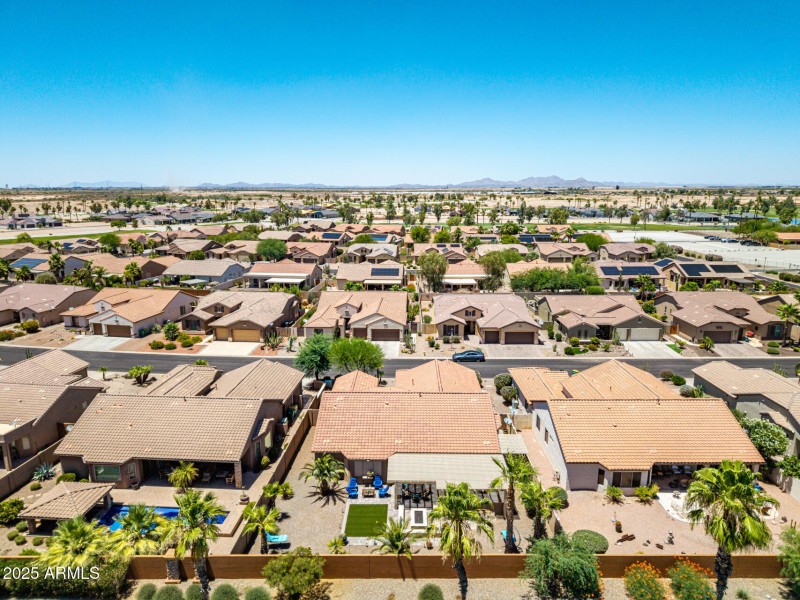 Minutes from Sports Club and Entrance