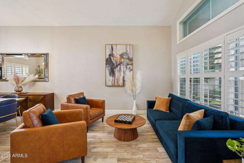 8-web-or-mls-N 76th Dr-S0111-006