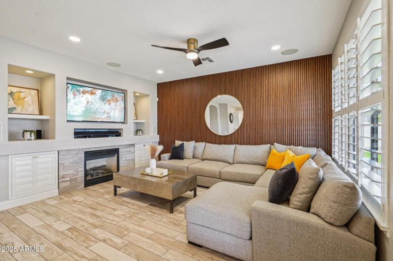 13-web-or-mls-N 76th Dr-S0111-011