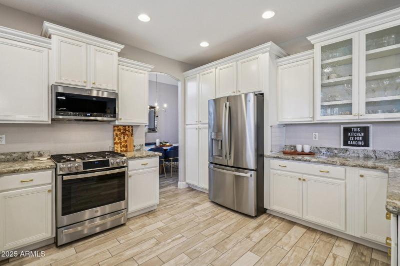 23-web-or-mls-N 76th Dr-S0111-021