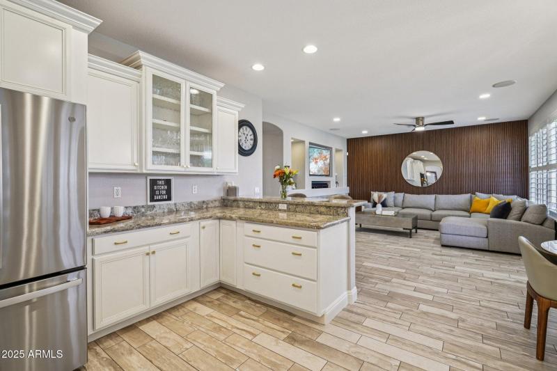 24-web-or-mls-N 76th Dr-S0111-022