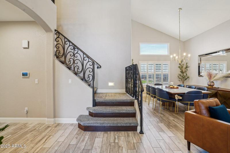 27-web-or-mls-N 76th Dr-S0111-025