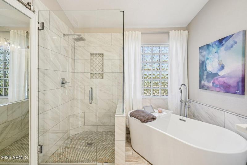 44-web-or-mls-N 76th Dr-S0111-042