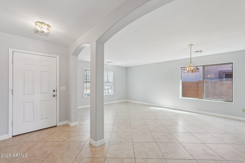 11-web-or-mls-W Yucatan Dr-S0211-011