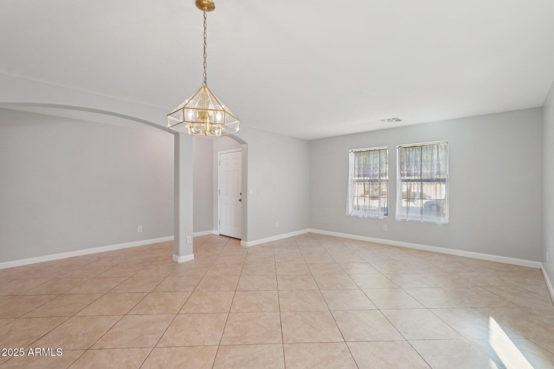 12-web-or-mls-W Yucatan Dr-S0211-012