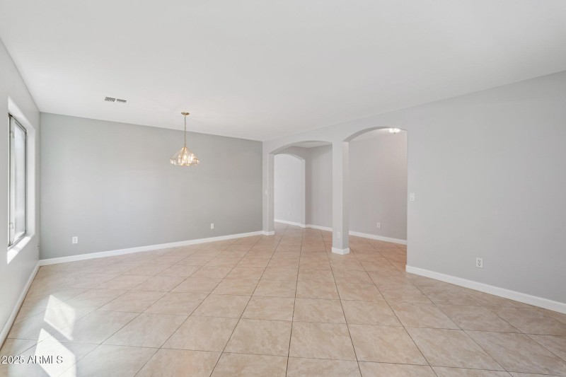 13-web-or-mls-W Yucatan Dr-S0211-013