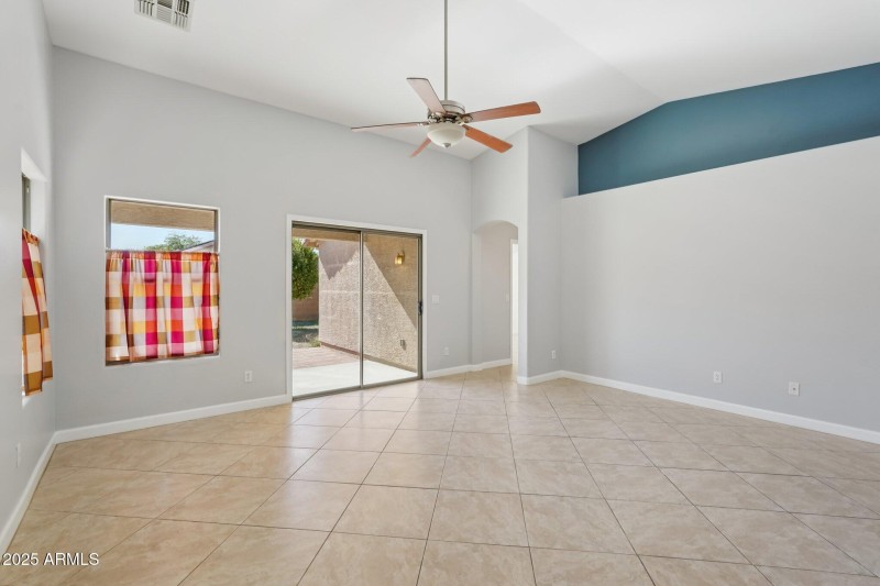 16-web-or-mls-W Yucatan Dr-S0211-016