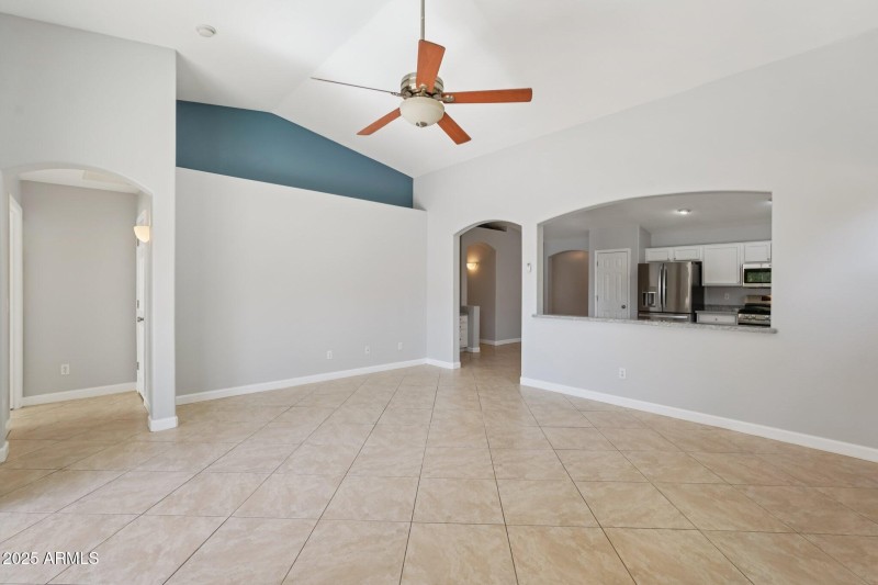 17-web-or-mls-W Yucatan Dr-S0211-017