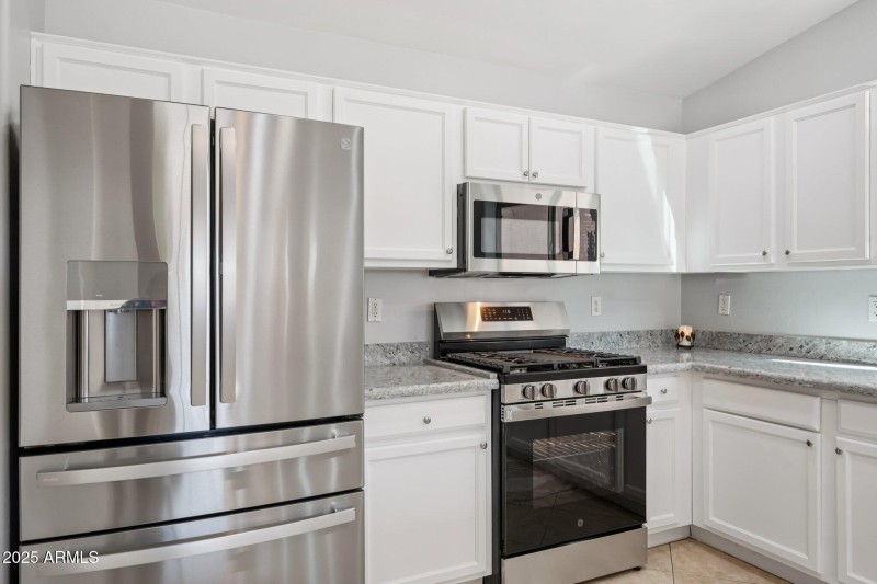 21-web-or-mls-W Yucatan Dr-S0211-021