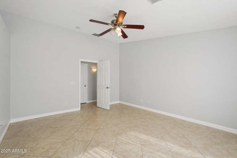 34-web-or-mls-W Yucatan Dr-S0211-034