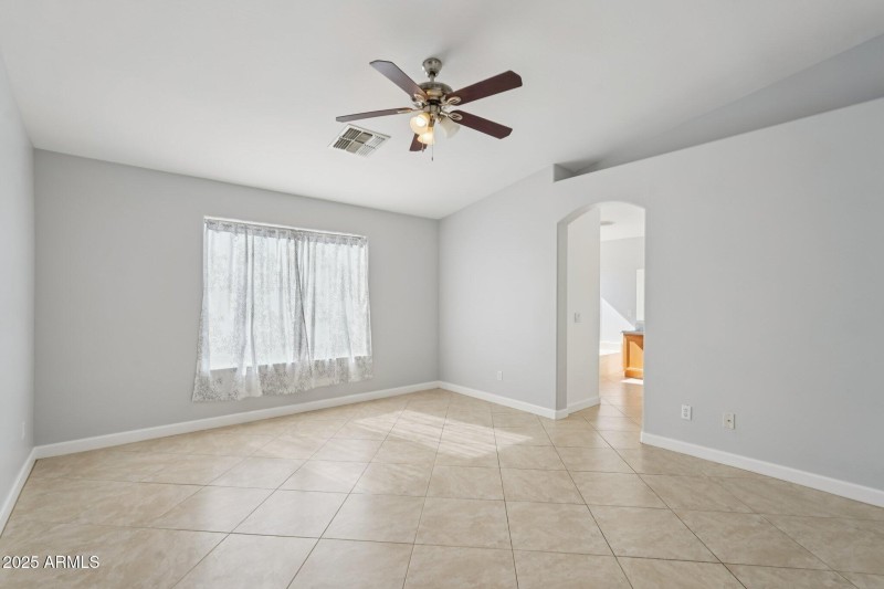 35-web-or-mls-W Yucatan Dr-S0211-035