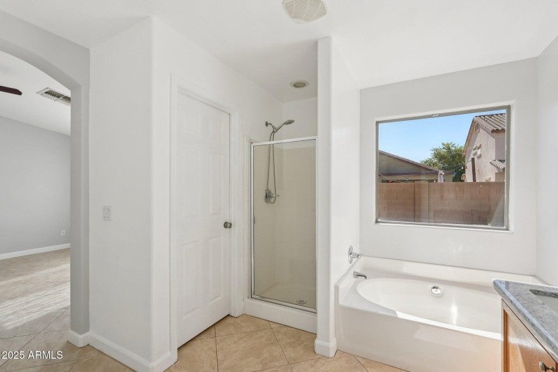 37-web-or-mls-W Yucatan Dr-S0211-037