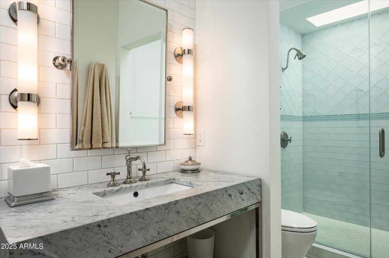 19-5101NCasaBlancaDr217-19