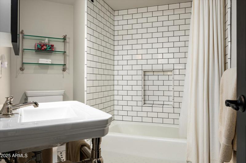 23-5101NCasaBlancaDr217-23