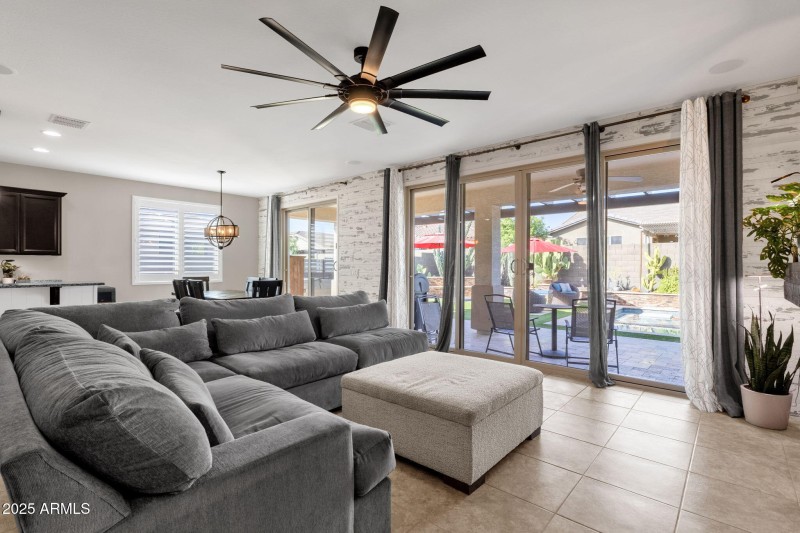 Large open living room w/sliders