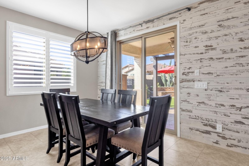 Dining area w/slider to backyard