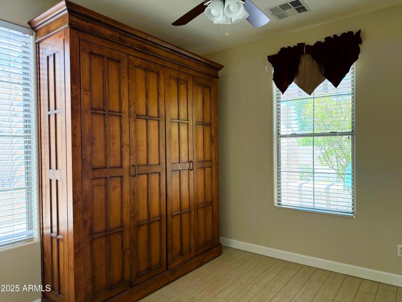 MURPHY BED CAN BE USED DAILY OR ON OCCAS