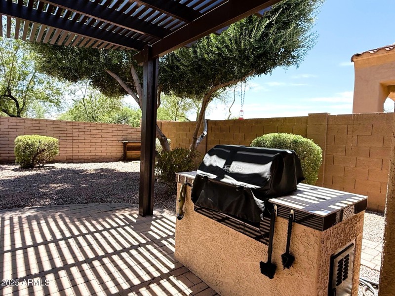 PERGOLA AND BBQ - DUANE