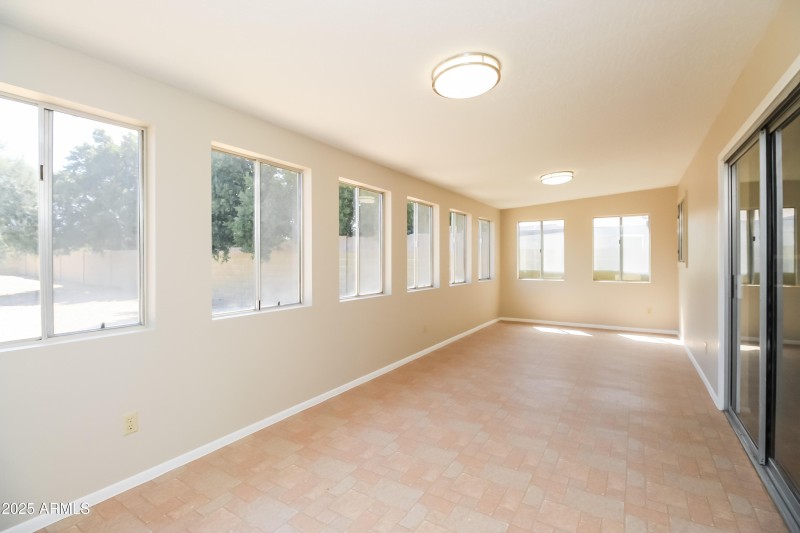 1005755.652 W SIERRA VISTA DR - Sun Room