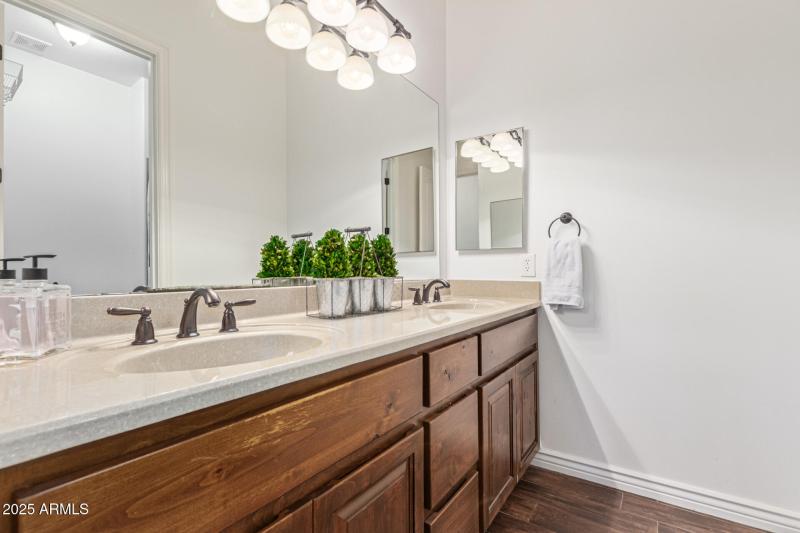 Full Bathroom (ground floor)