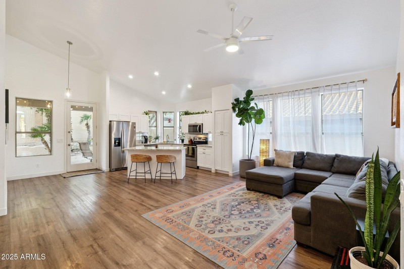 5-web-or-mls-15608-s-7th-st