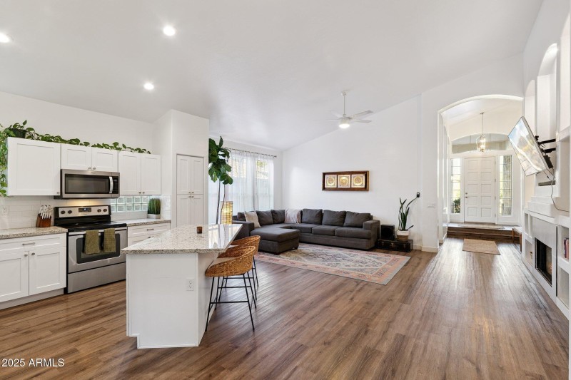 7-web-or-mls-15608-s-7th-st