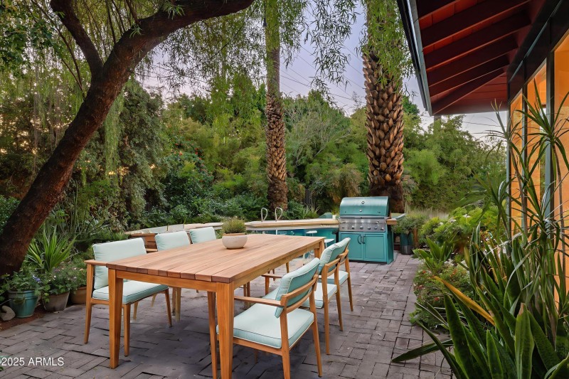 Staged Outdoor Dining